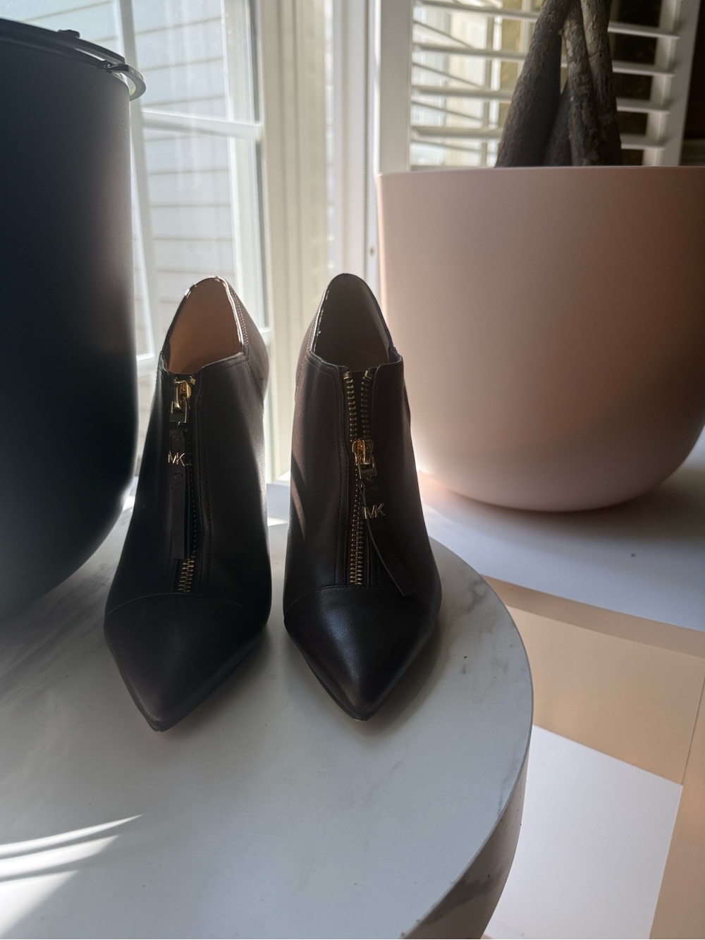 MICHAEL Michael Kors Brown Leather Pointed Toe Zip Ankle Booties Sz 7 NWOT